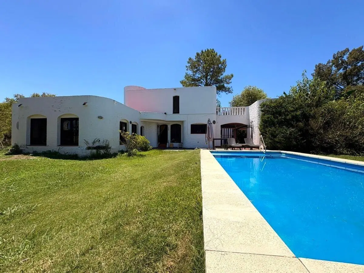 Hermosa Casa de estilo mediterráneo en Venta Barrio Cube Escobar. 4 Dormitorios. Gran Parque. Terraz 5
