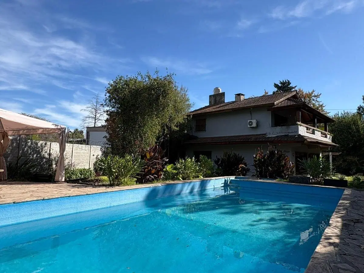 Venta Casa 4 Dormitorios en Apta crédito hipotecario. Villa Alpina I Pilar. Lote 689 m² - Totalmente 2