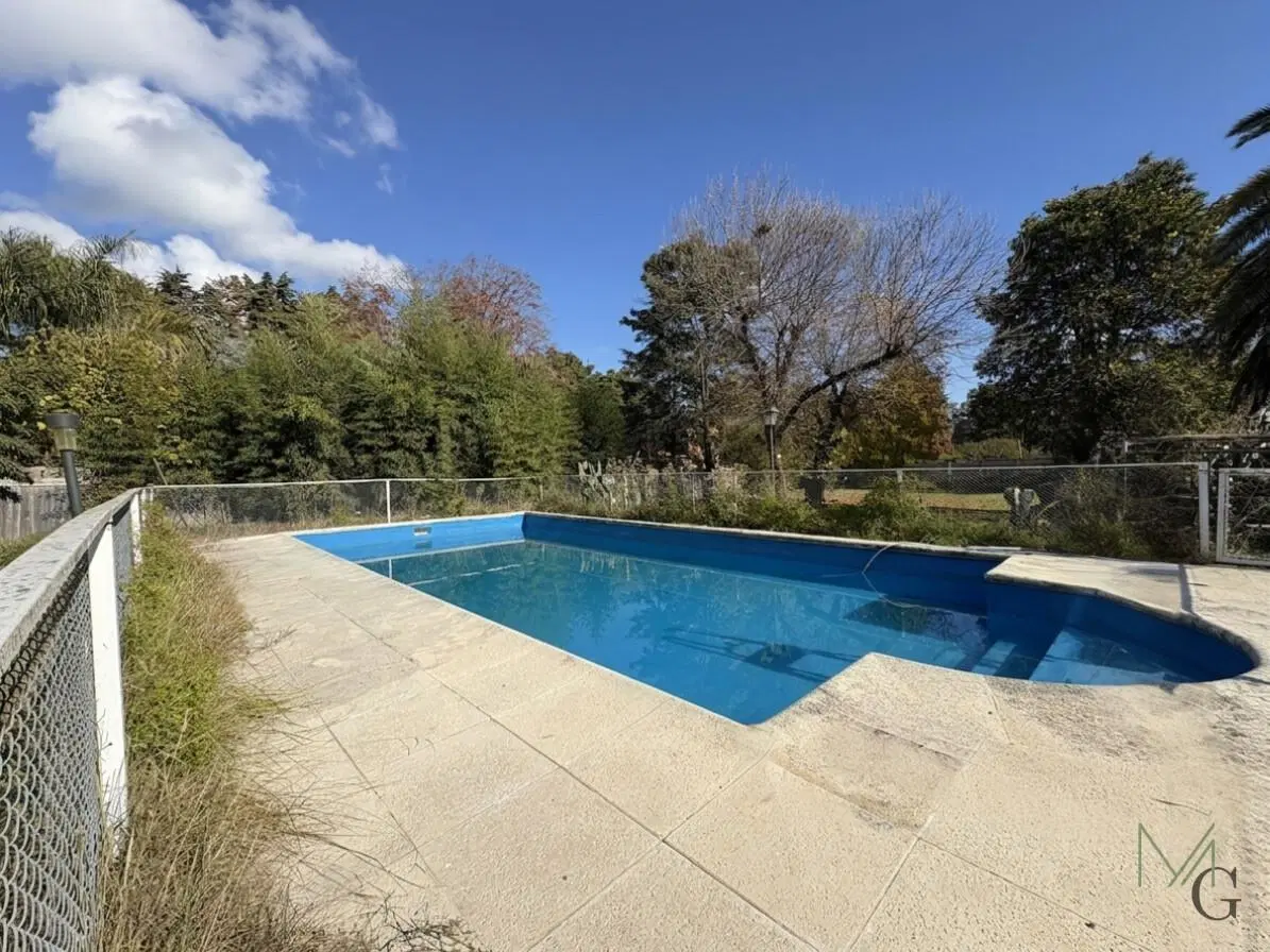 Increible Casa en venta en Los Pinos. 5 dormitorios. Piscina. Gran Parque. Apta crédito hipotecario. 2