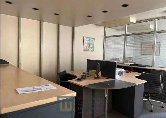 Oficinas o viviendas 115 metros en 1 planta entera divisible en Microcentro Florida cerca de Galeria 4