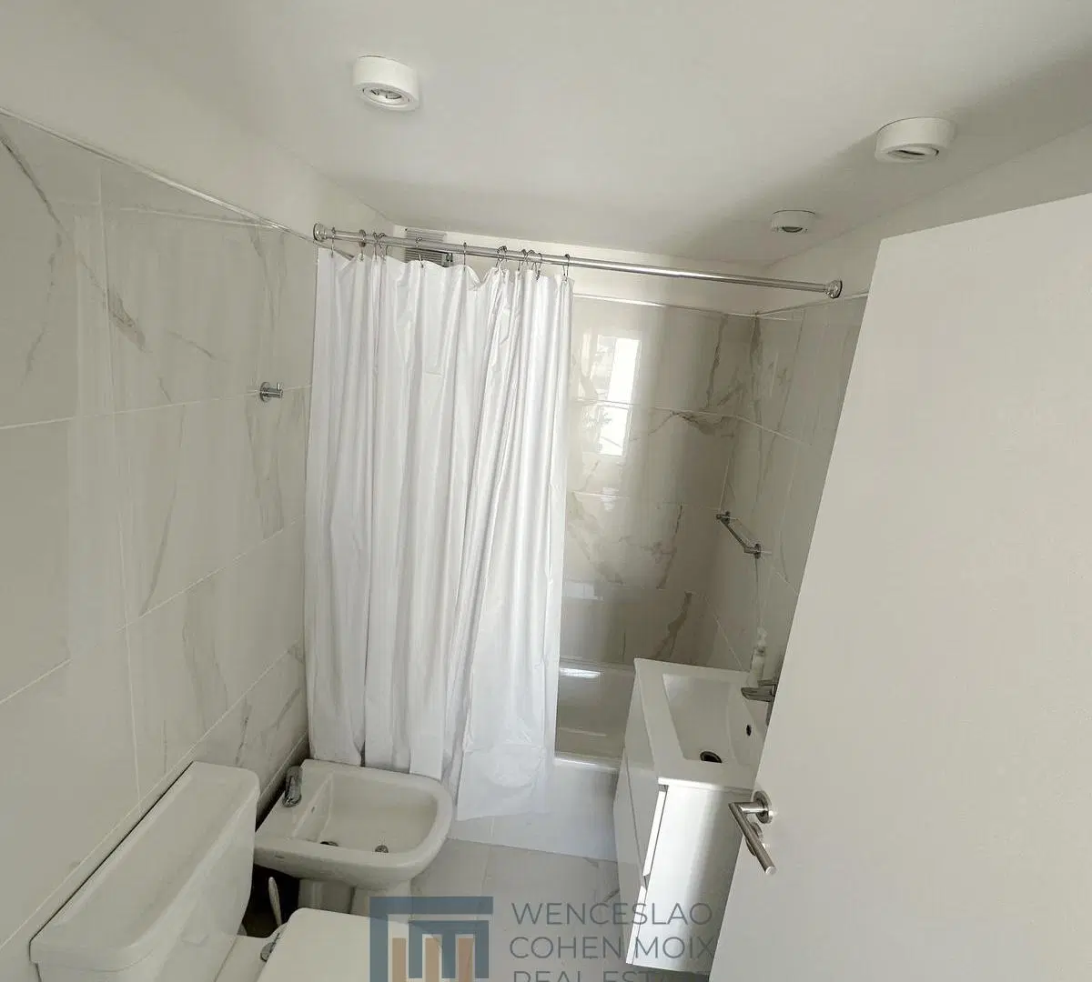 VENTA Departamento 2 ambientes con gran terraza todo sol Recoleta en las 5 esquinas 2