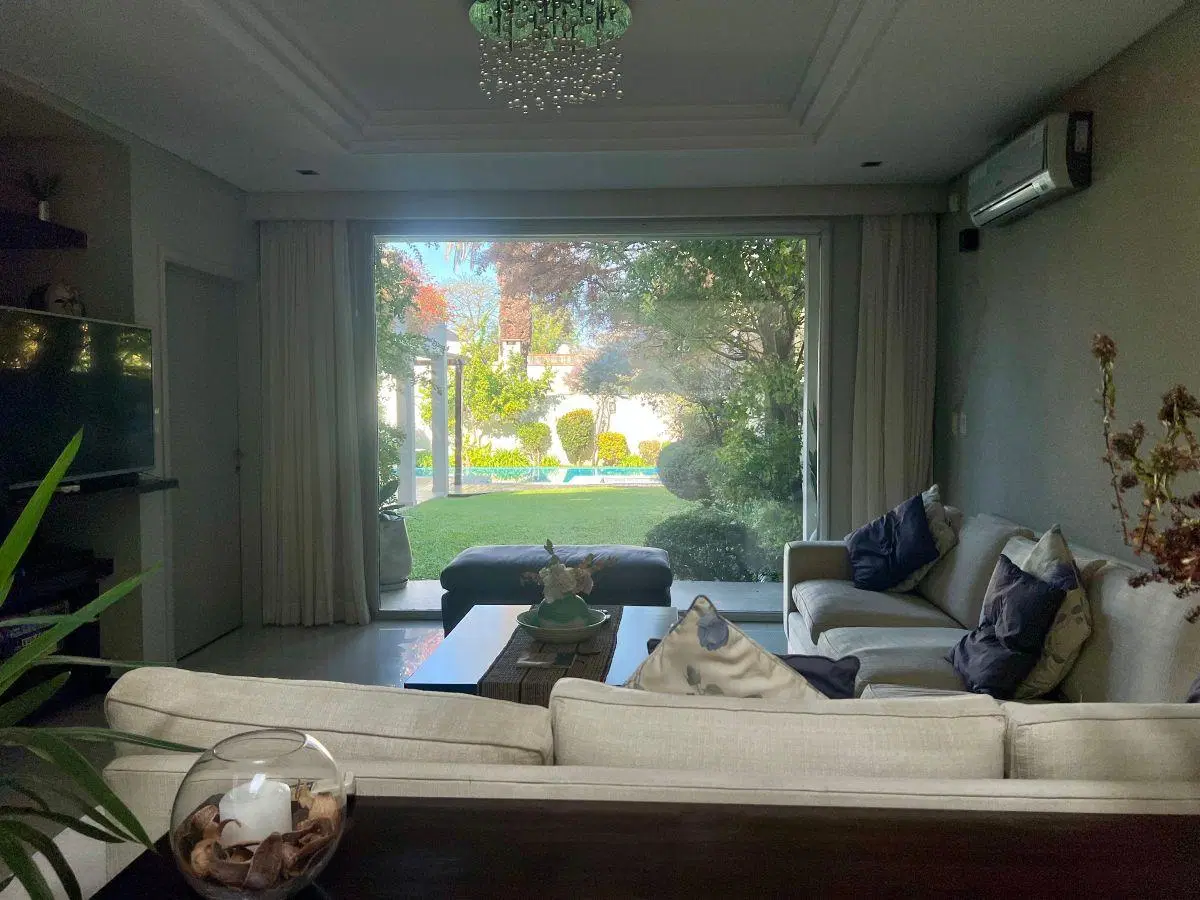 Casa 8 Amb. 6 Dorm. | 380m² Cub. | Parque, pileta, quincho y jacuzzi | Frente Norte | El Palomar 5