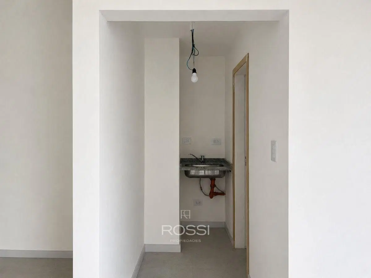 Local comercial a estrenar | Doble altura | Patio | Merlo Centro 3