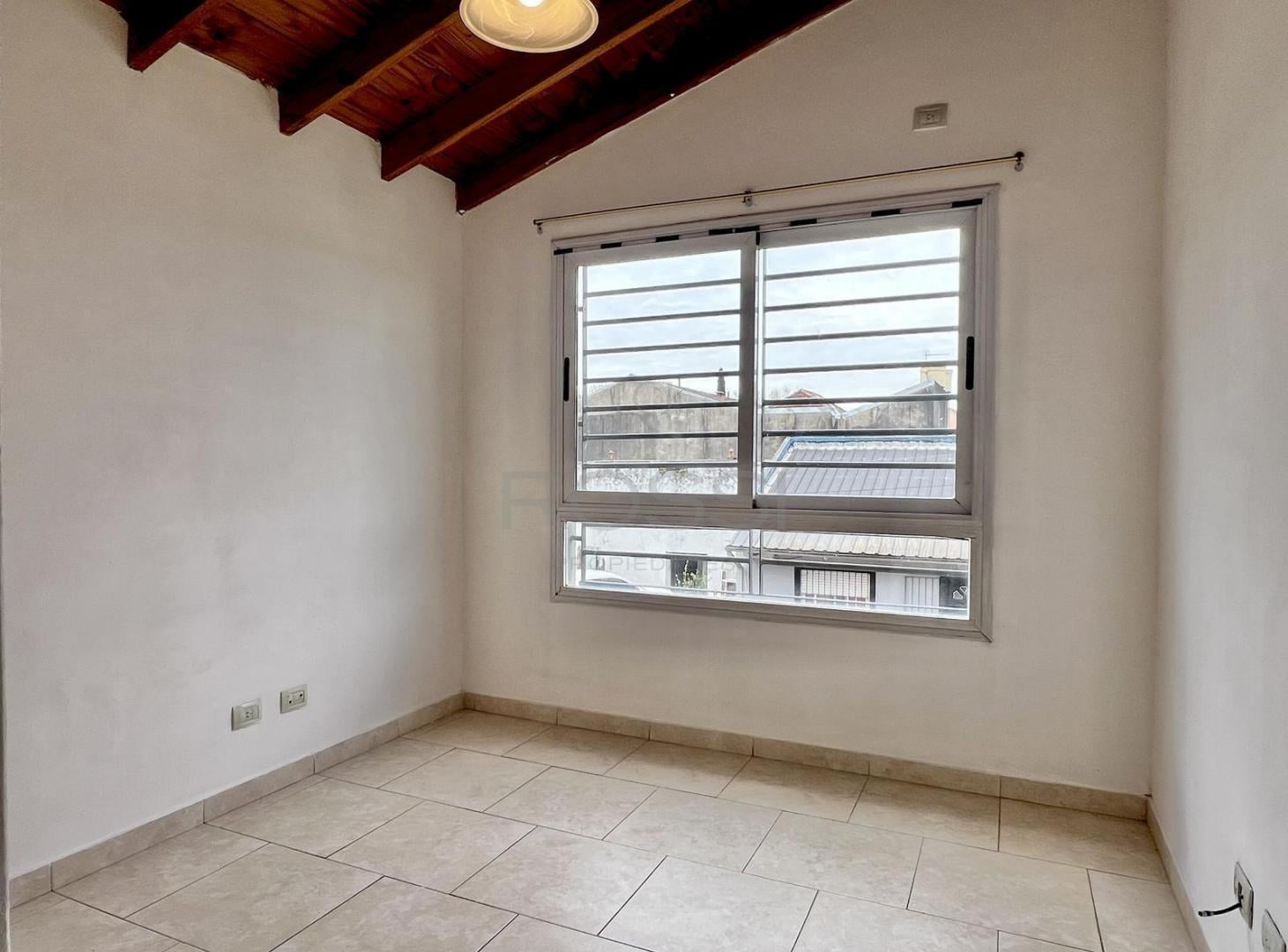 Foto de Departamento 2 ambientes 45 m2 con lavadero y cochera - Merlo, imagen 1