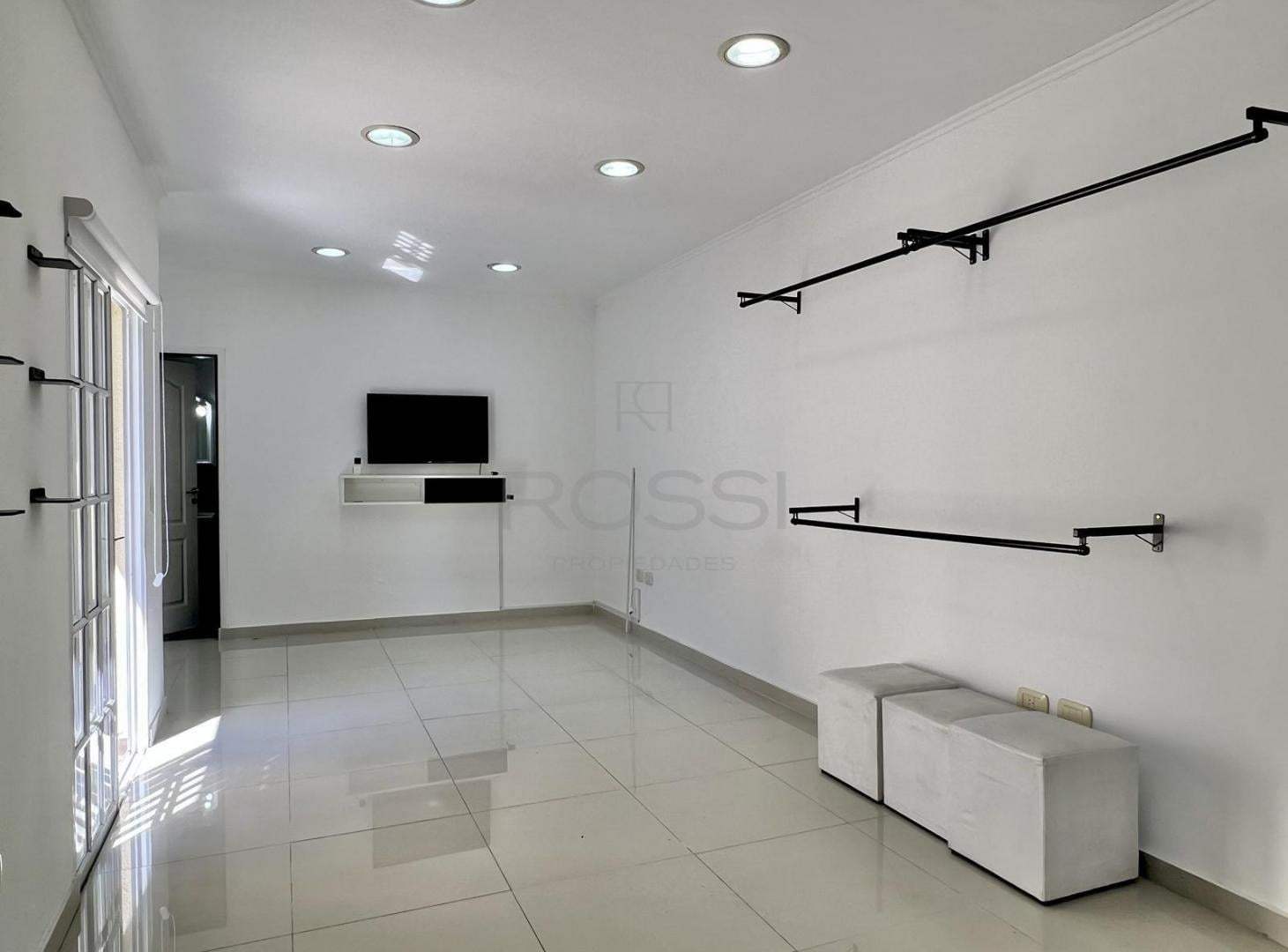 Foto de Oficina monoambiente | 50 m2 | Patio - Ituzaingó Norte, imagen 1