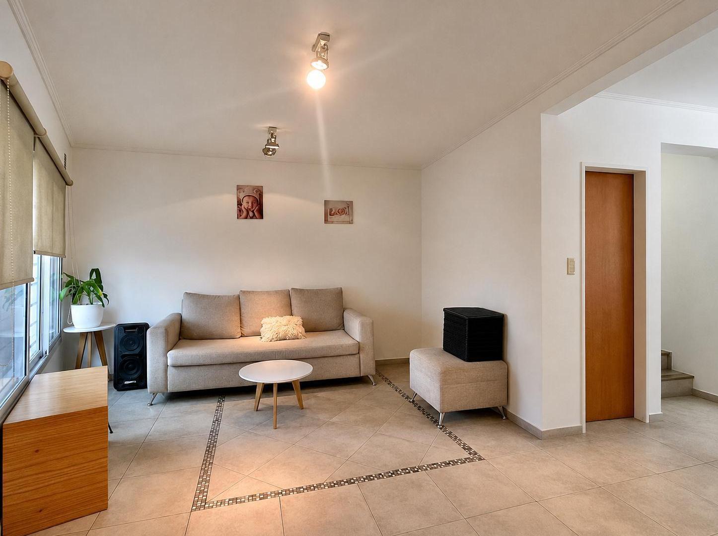 Foto de Casa 4 ambientes, 3 dormitorios, suite y jardín con pileta y parrilla |, imagen 2