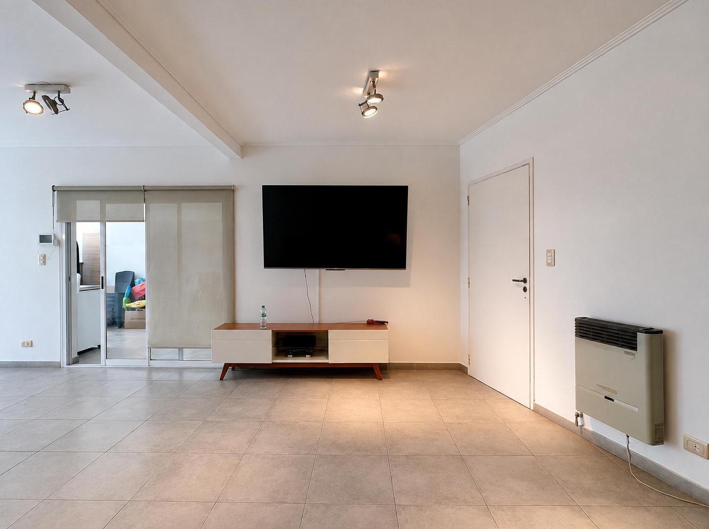 Foto de Casa 4 ambientes, 3 dormitorios, suite y jardín con pileta y parrilla |, imagen 3