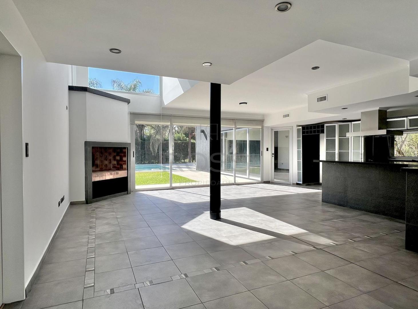 Foto de Casa 280 m² | Suite en PB | Pileta | Quincho con parrilla - Barrio, imagen 4
