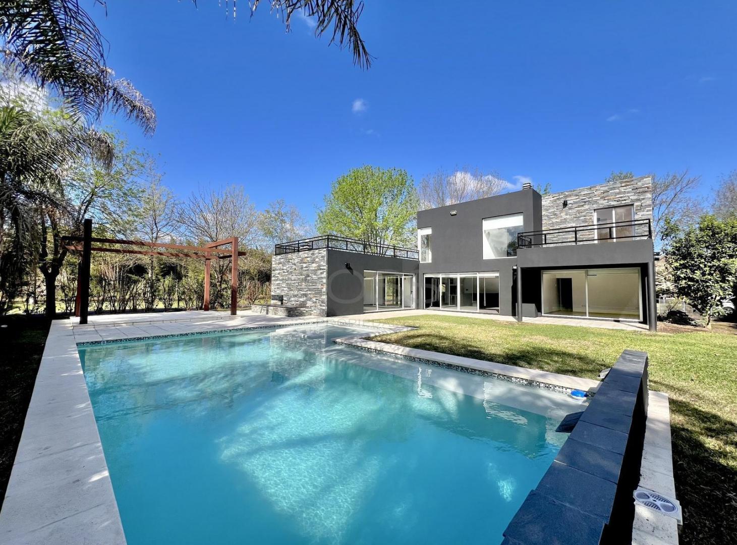 Foto de Casa 280 m² | Suite en PB | Pileta | Quincho con parrilla - Barrio, imagen 2