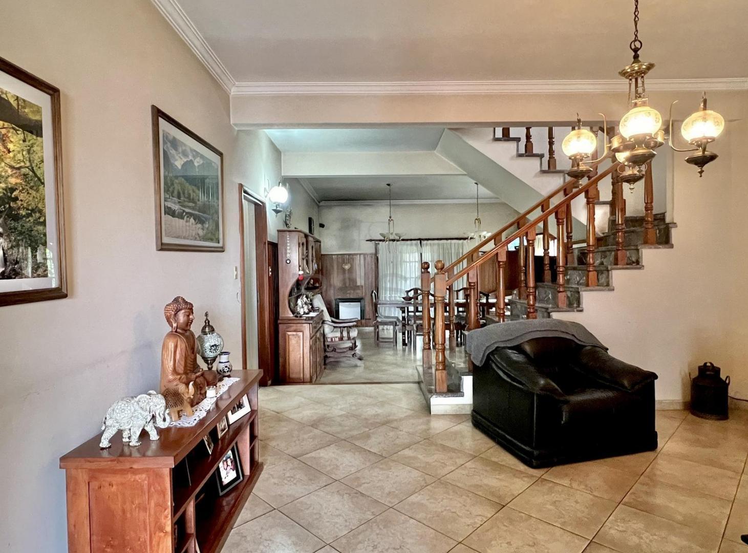 Foto de Chalet 5 ambientes | Apto crédito | Parque, pileta, quincho y garage |, imagen 1