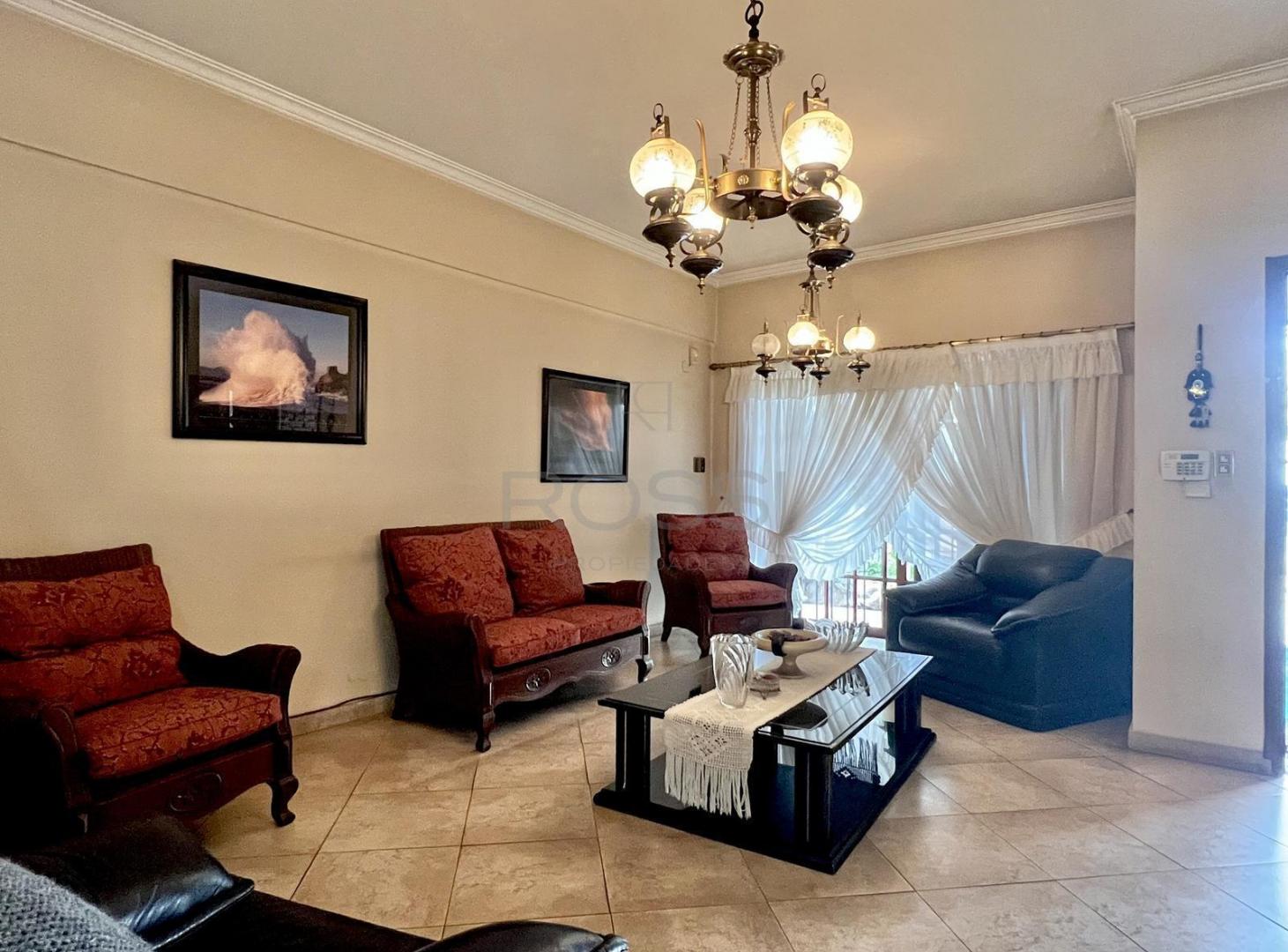 Foto de Chalet 5 ambientes | Apto crédito | Parque, pileta, quincho y garage |, imagen 4
