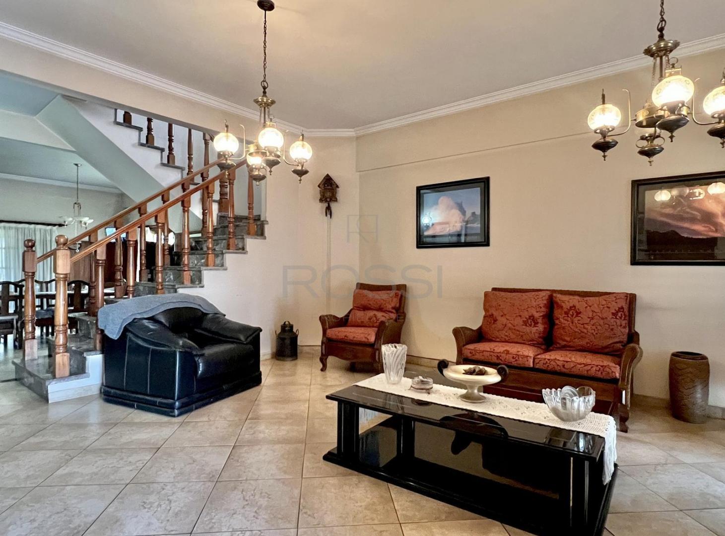 Foto de Chalet 5 ambientes | Apto crédito | Parque, pileta, quincho y garage |, imagen 3