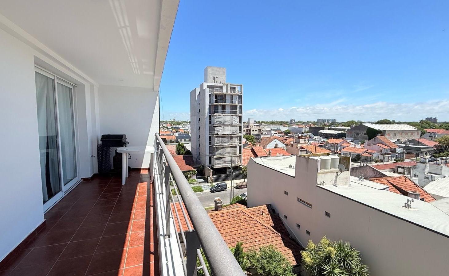 Foto de Departamento 2 ambientes cfte. abierto con cochera - La Perla, imagen 4