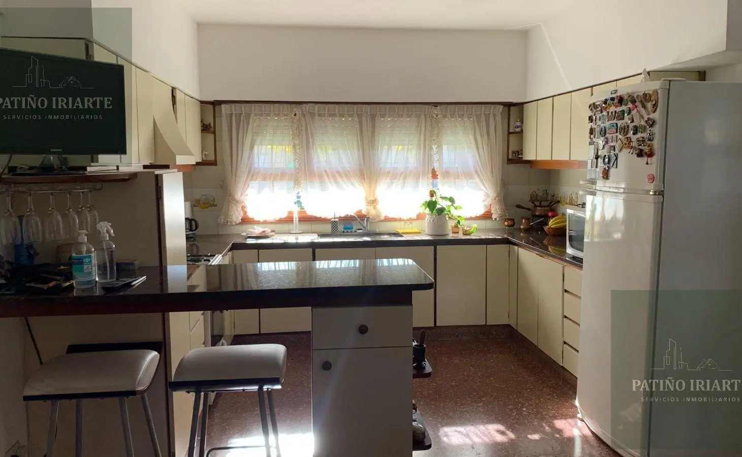 Casa 4 ambientes con parque Villa Primera 5