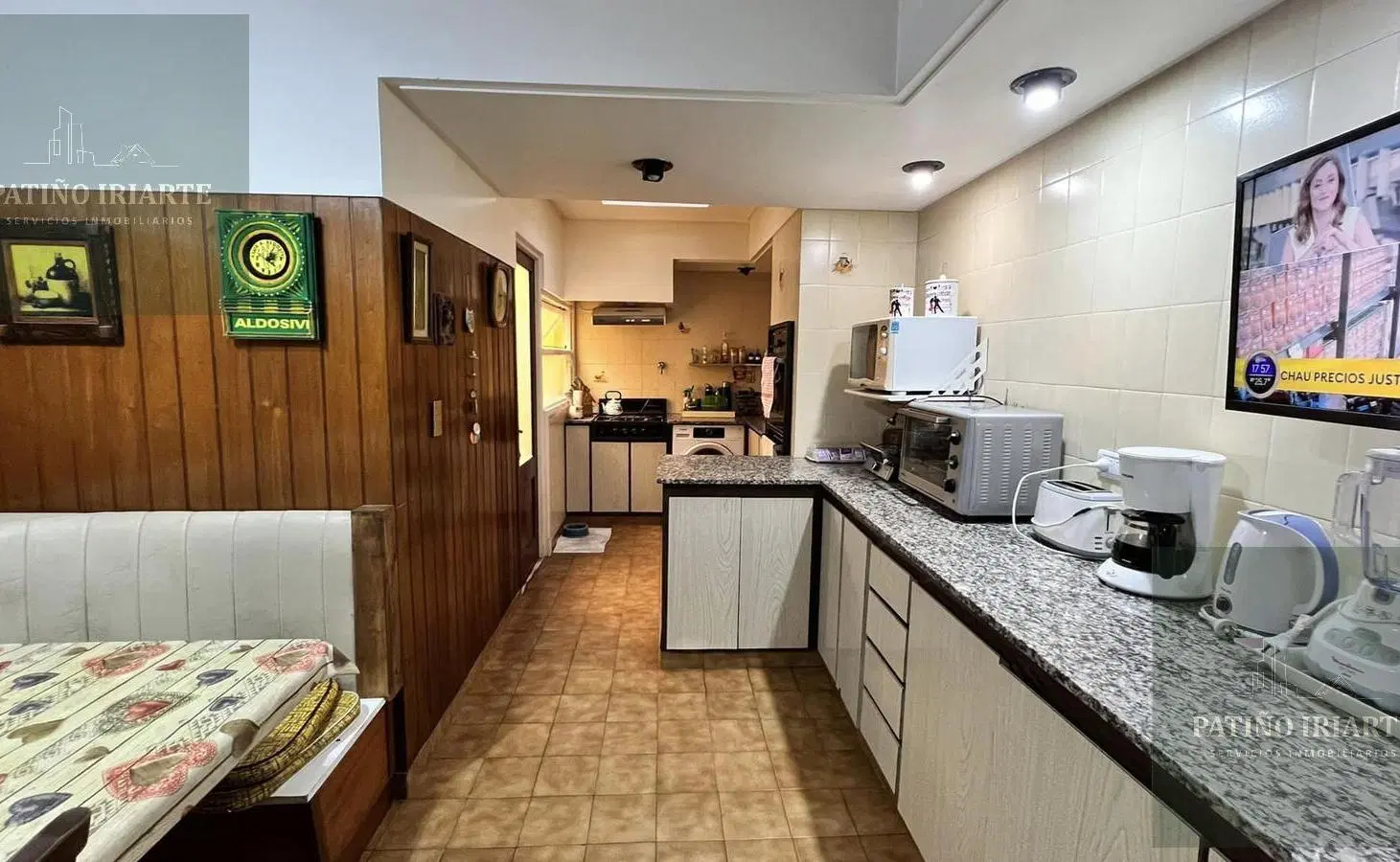 Chalet 6 ambientes con dependencia y garage doble 2