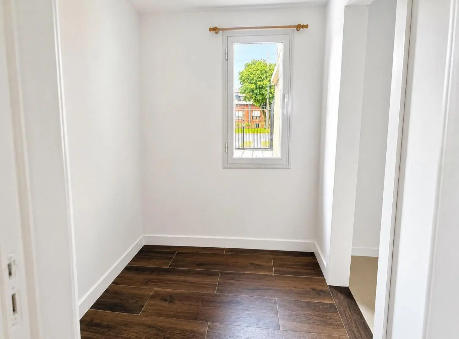 Chalet al frente con parque y garage 2