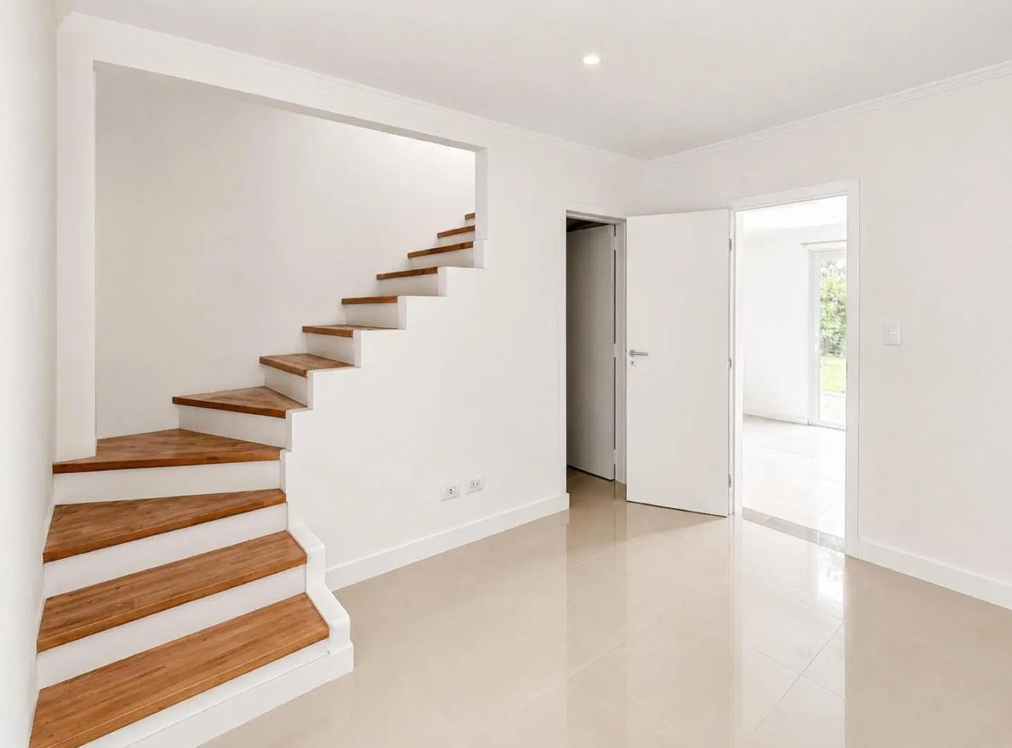 Chalet al frente con parque y garage 1