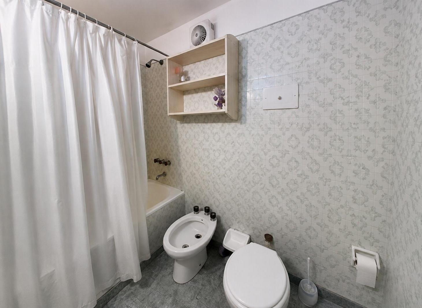Foto de Monoambiente equipado con balcón con vista lateral al mar, ubicado en, imagen 4