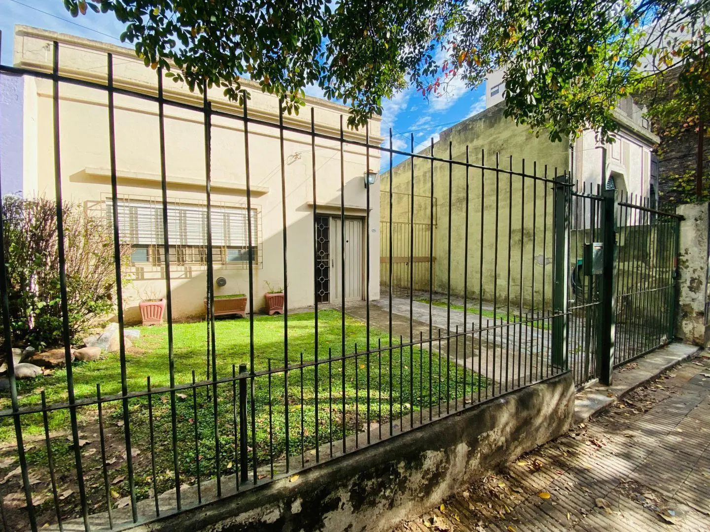 Casa 4 ambientes. | Caseros 2657 4