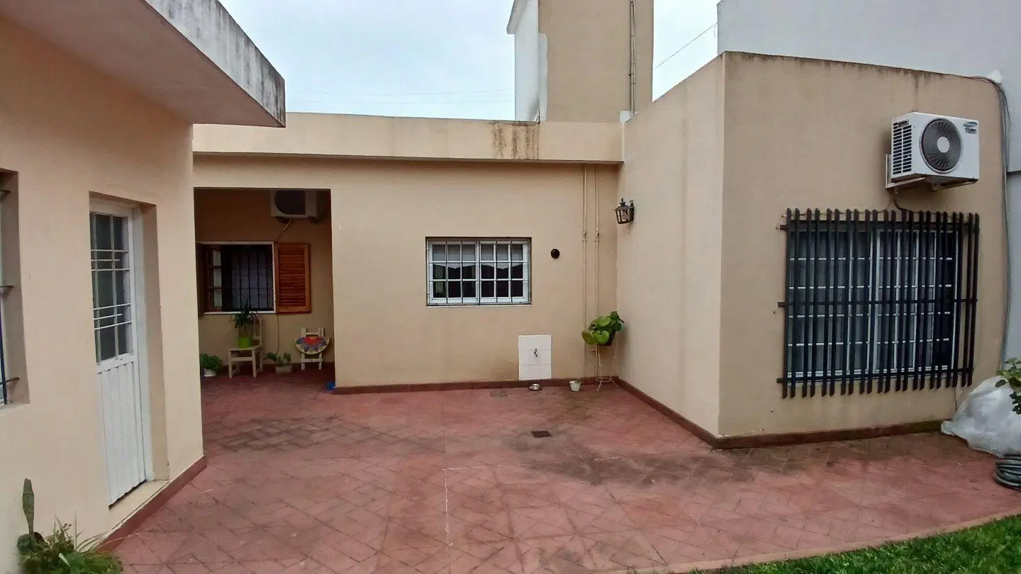 Casa 4 ambientes. | Sargento Cabral 168 4