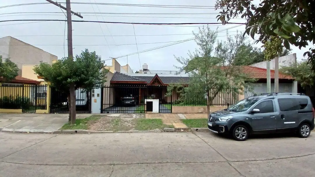 Casa 4 ambientes. | Sargento Cabral 168 5