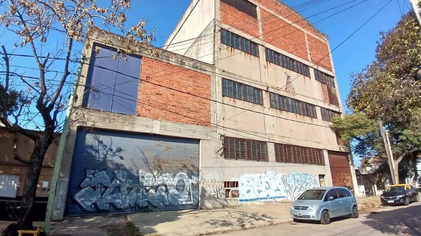Galpón . | Lamadrid 2950 1