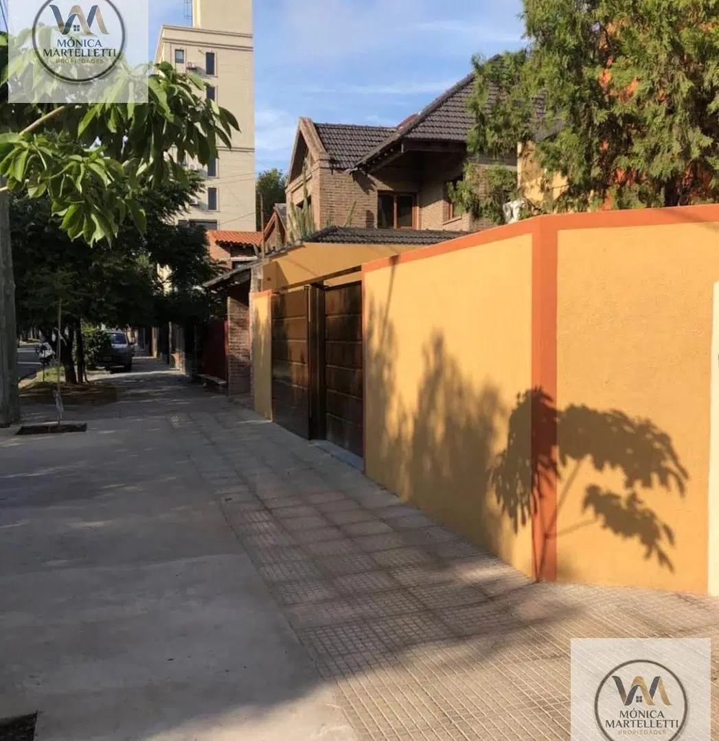 Local/4 Consultorios y un quirófano en planta alta 2