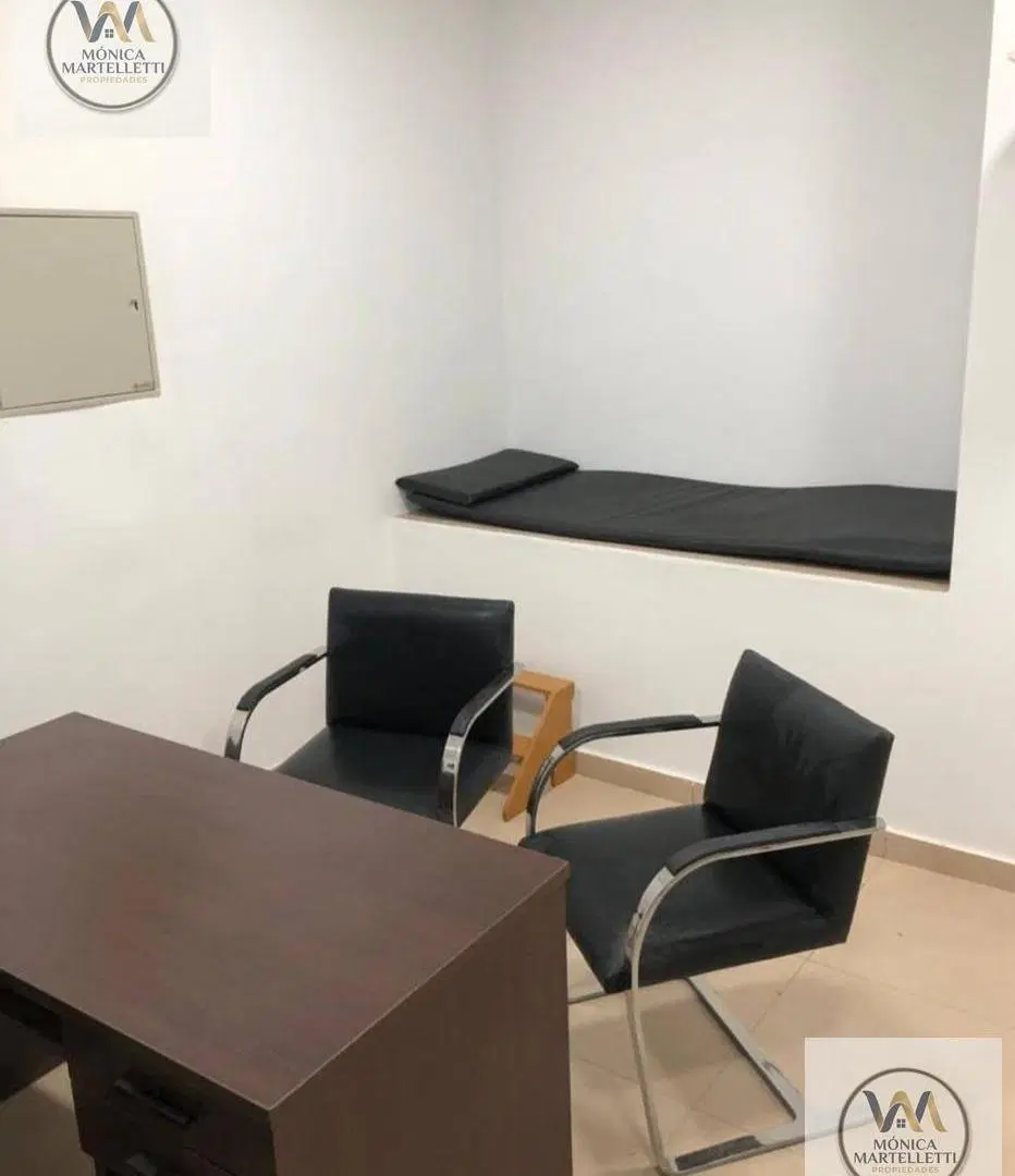 Local/4 Consultorios y un quirófano en planta alta 3