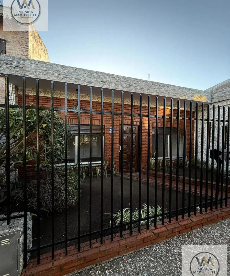 HERMOSA CASA EN CASTELAR NORTE 3 AMBIENTES 2