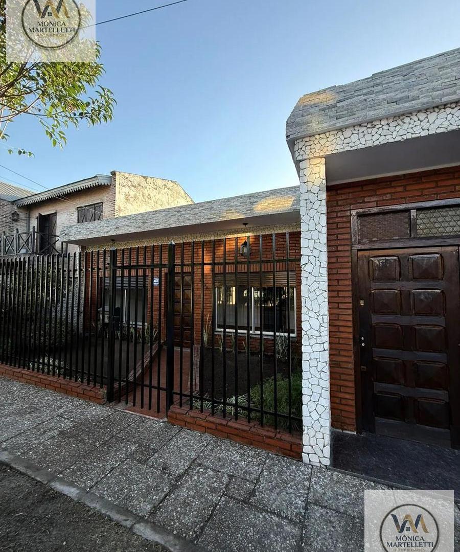 HERMOSA CASA EN CASTELAR NORTE 3 AMBIENTES