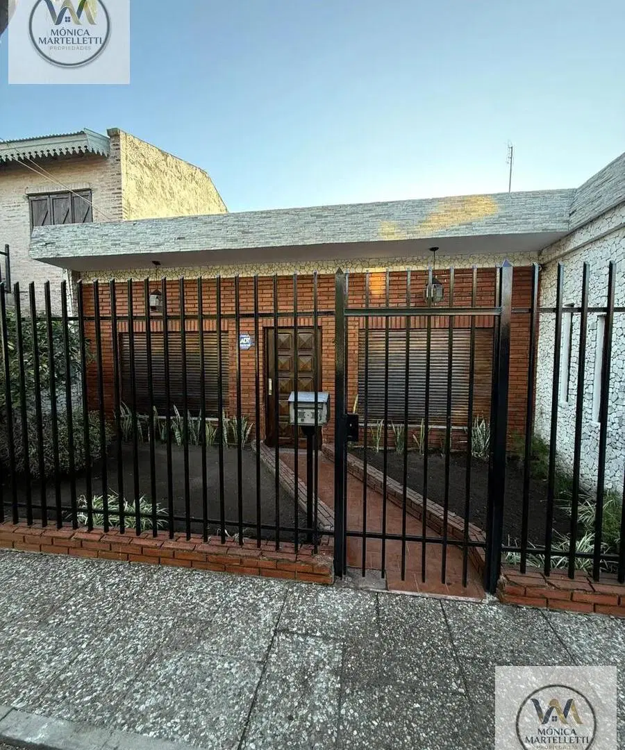 HERMOSA CASA EN CASTELAR NORTE 3 AMBIENTES 5