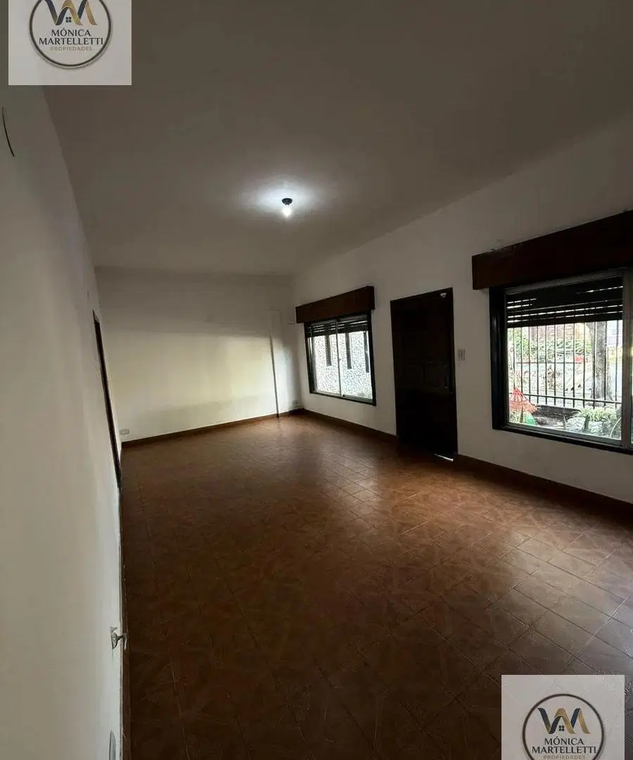 HERMOSA CASA EN CASTELAR NORTE 3 AMBIENTES 4
