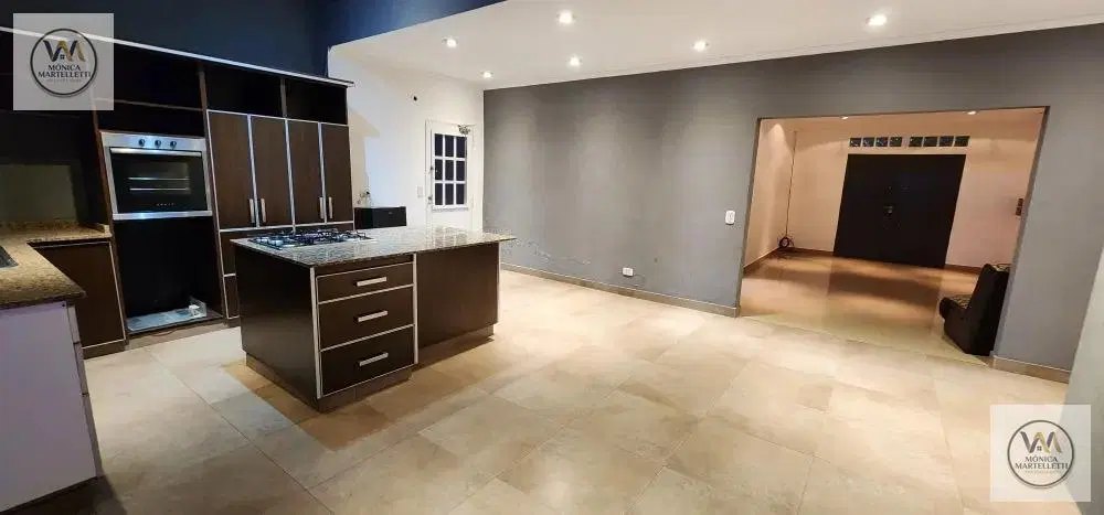 Hermosa Casa de 6 ambientes en Morón 3