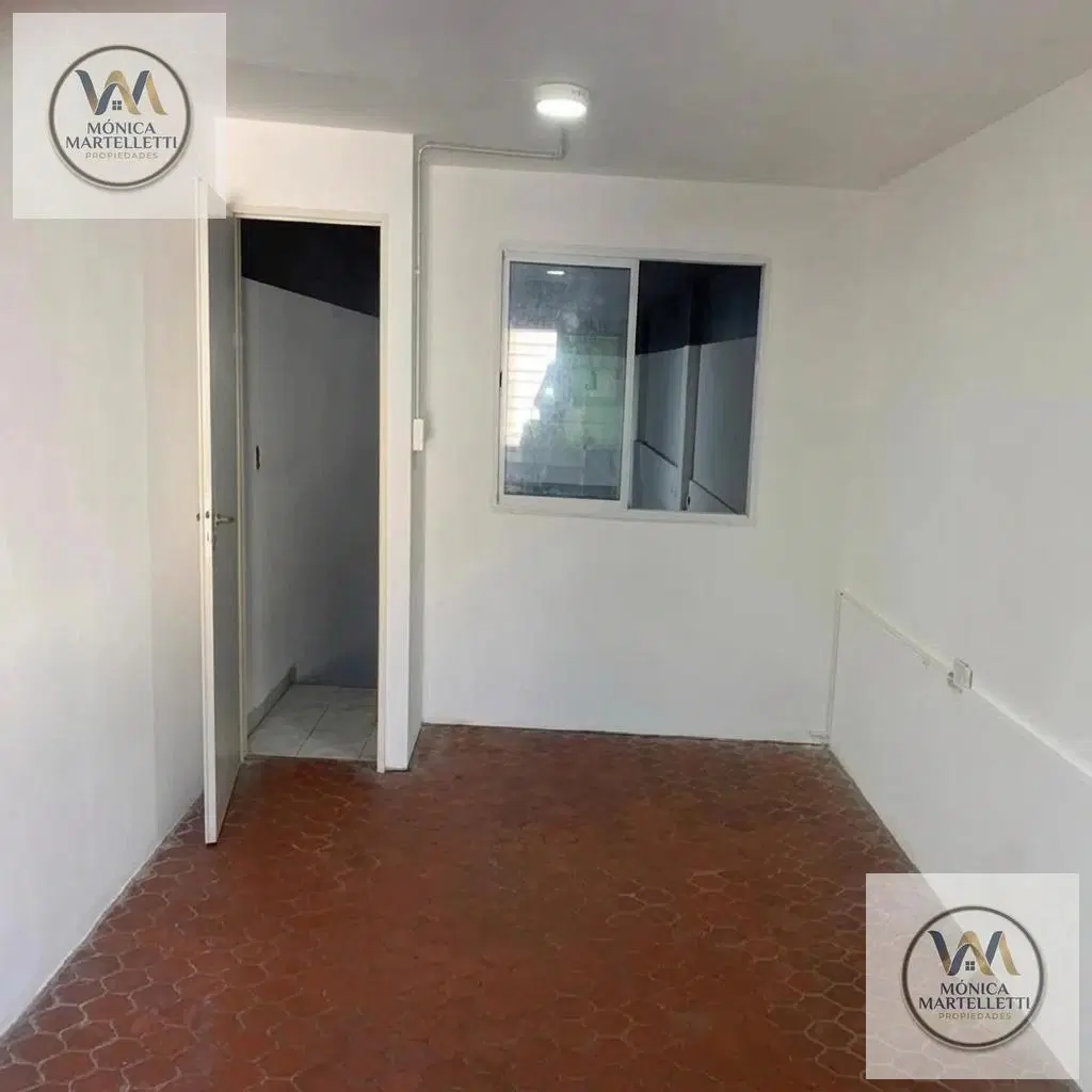 LOCAL EN UBICACIÓN ESTRATÉGICA A UN METRO DE LA ESTACIÓN DE CASTELAR 3