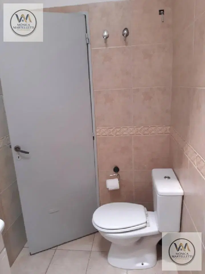 CASA DE 3 AMBIENTES CON COCHERA Y PARQUE -VILLA LUZURIAGA 5