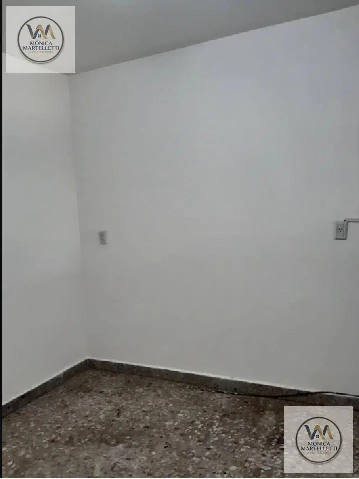 CASA DE 3 AMBIENTES CON COCHERA Y PARQUE -VILLA LUZURIAGA 1
