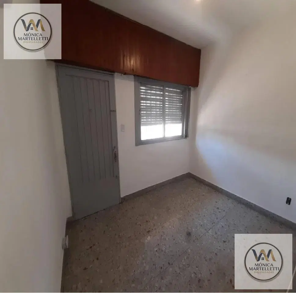 CASA DE 3 AMBIENTES CON COCHERA Y PARQUE -VILLA LUZURIAGA 2