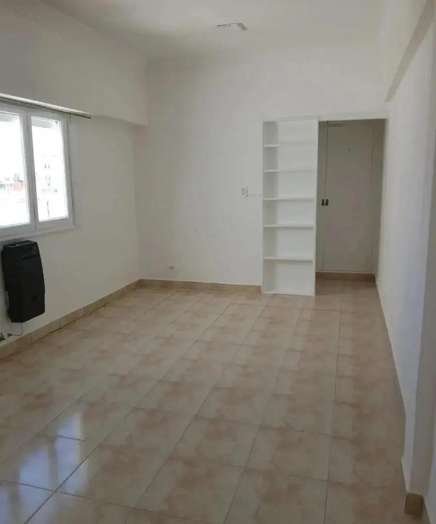 Venta de un Ambiente. Av. Colón y Santa Fe. MUY LUMINOSO 5