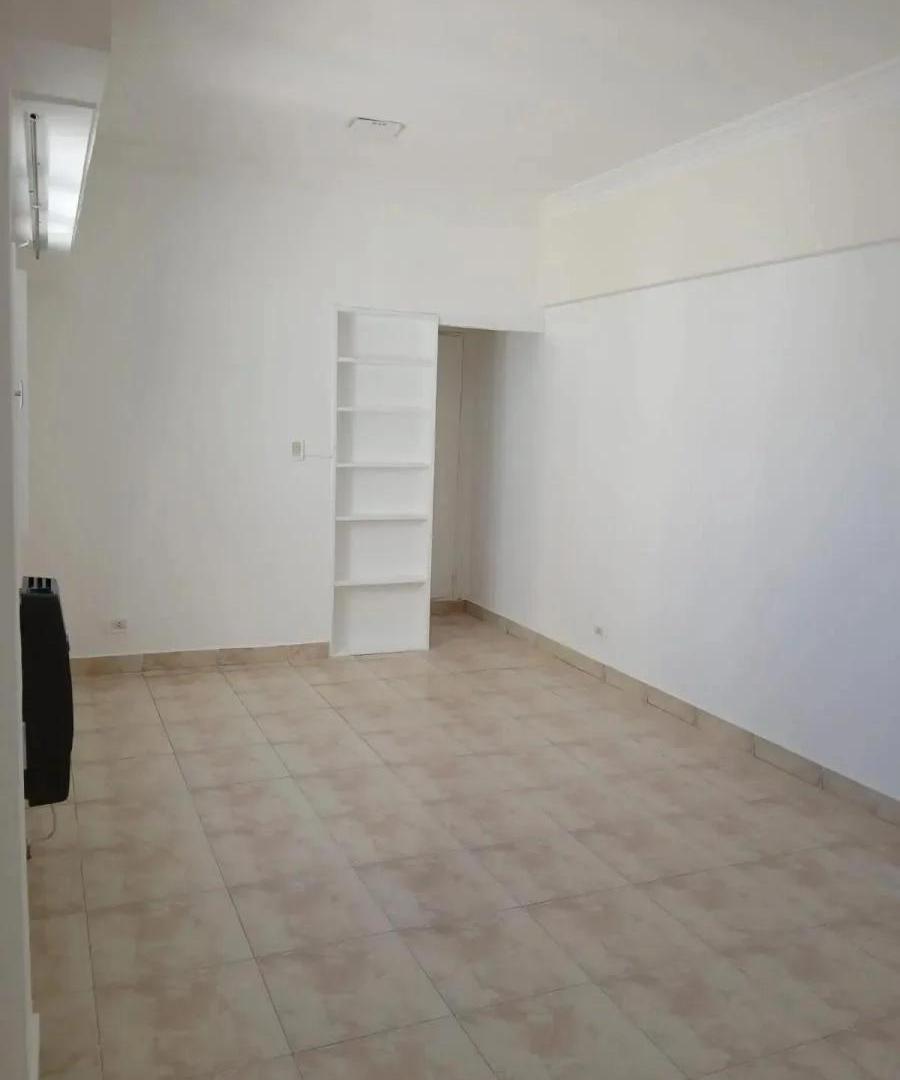 Venta de un Ambiente. Av. Colón y Santa Fe. MUY LUMINOSO