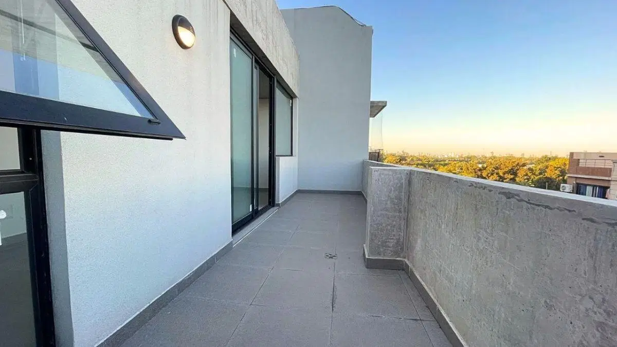 Venta departamento monoambiente en Villa del Parque con balcon terraza 3