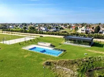 Tu Refugio de 700 m²: Terrenos Exclusivos en el Entorno de Santa Elena 2