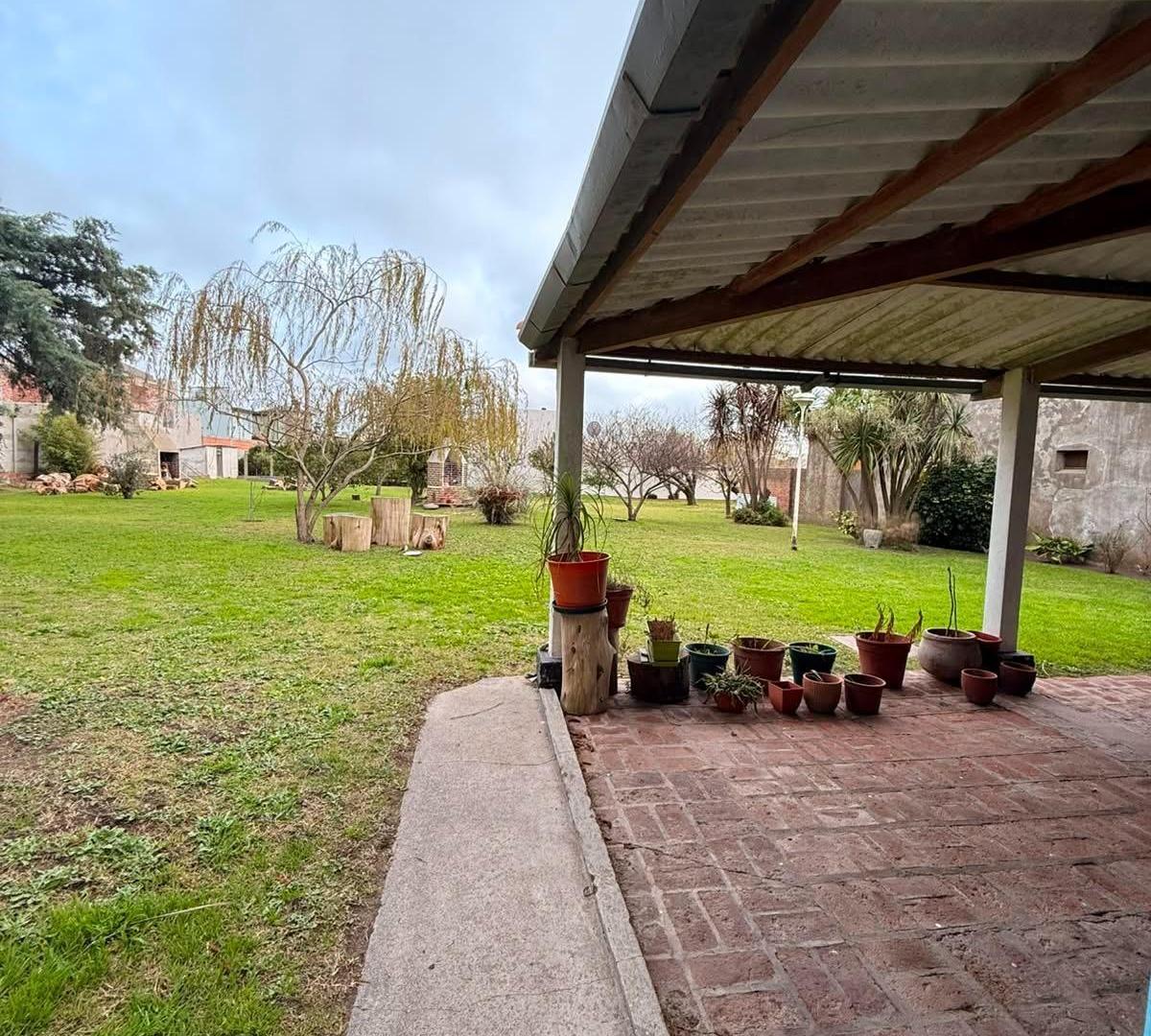 Foto de Casa 3 Dormitorios con Gran Parque en Calle 40 – Balcarce, imagen 2