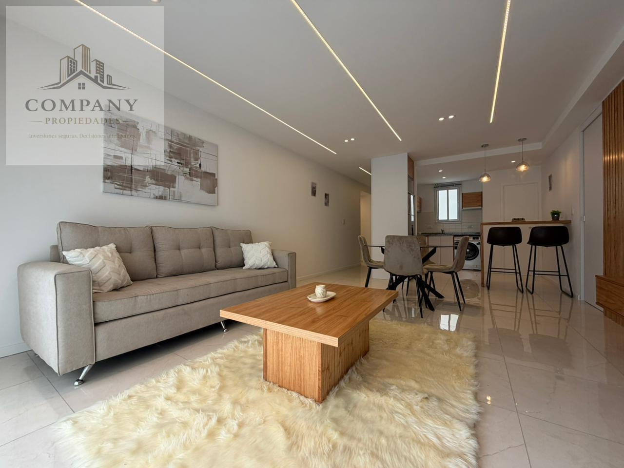 Departamento en en venta 3 ambientes a la calle con balcon saliente.