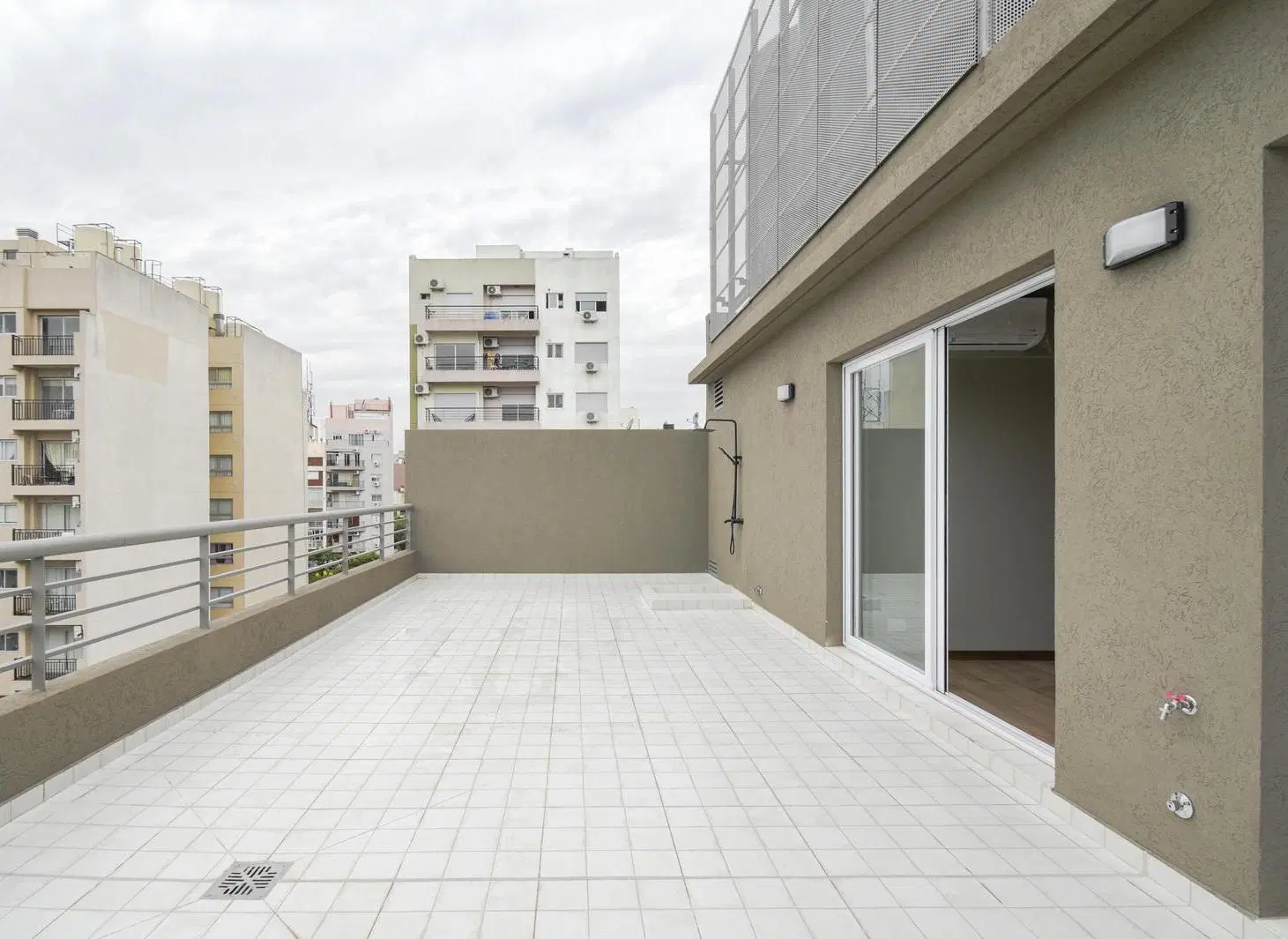 VENTA DEPARTAMENTO PENTHOUSE 3 AMBIENTES CON 2 COCHERAS CUBIERTAS 5