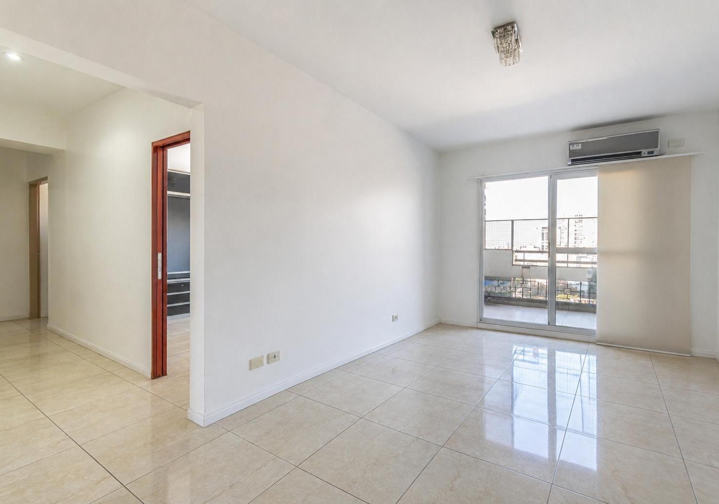 Foto de VENTA SEMIPISO 3 AMBIENTES EN VILLA DEVOTO CON BALCON Y PARRILLA, imagen 2