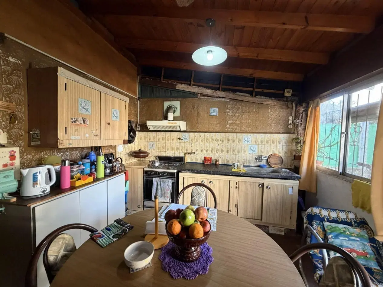APTO CREDITO | Casa sobre Lote Propio de 260 m² con Cochera Cubierta, Patio y Gran Potencial | Hurli 8