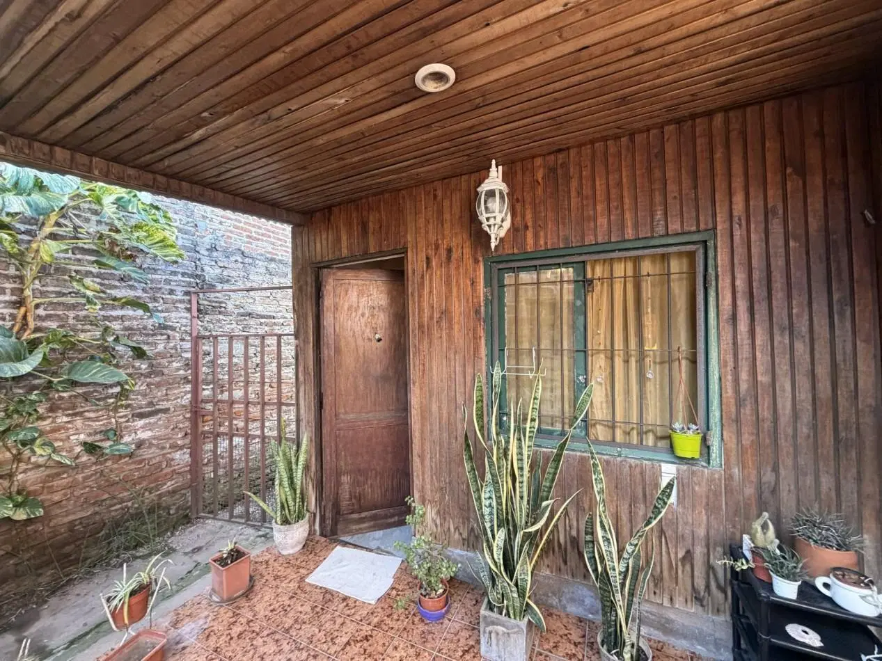 APTO CREDITO | Casa sobre Lote Propio de 260 m² con Cochera Cubierta, Patio y Gran Potencial | Hurli 1