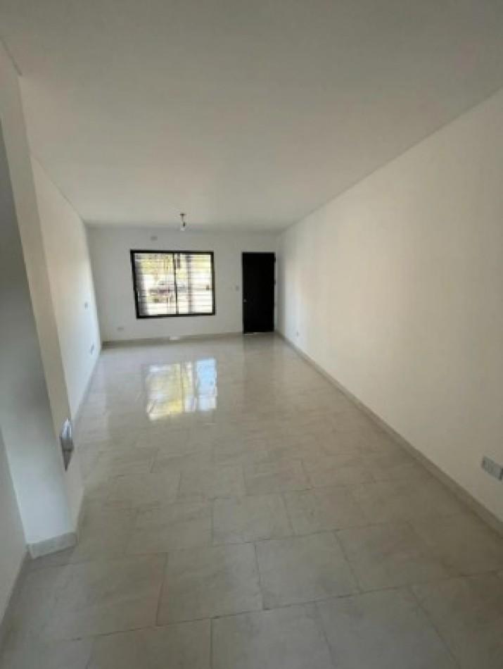 Foto de Venta duplex 4 ambientes con cochera ituzaingo apto credito, imagen 2