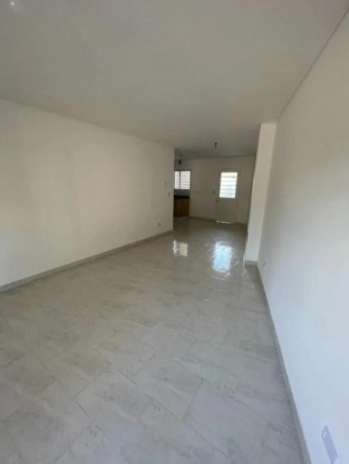 Foto de Venta duplex 4 ambientes con cochera ituzaingo apto credito, imagen 4