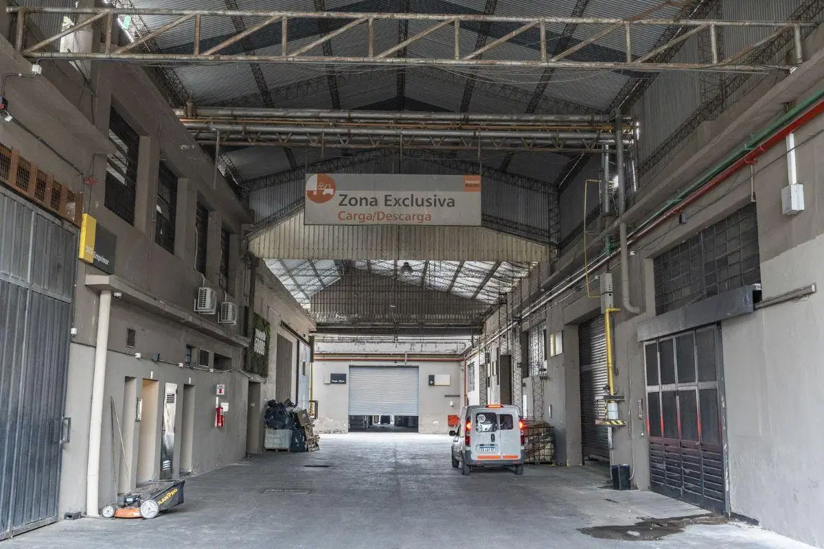 Depósito en alquiler en Parque Suárez – 1185 m², planta libre, operación 24/7, J. León Suárez 5